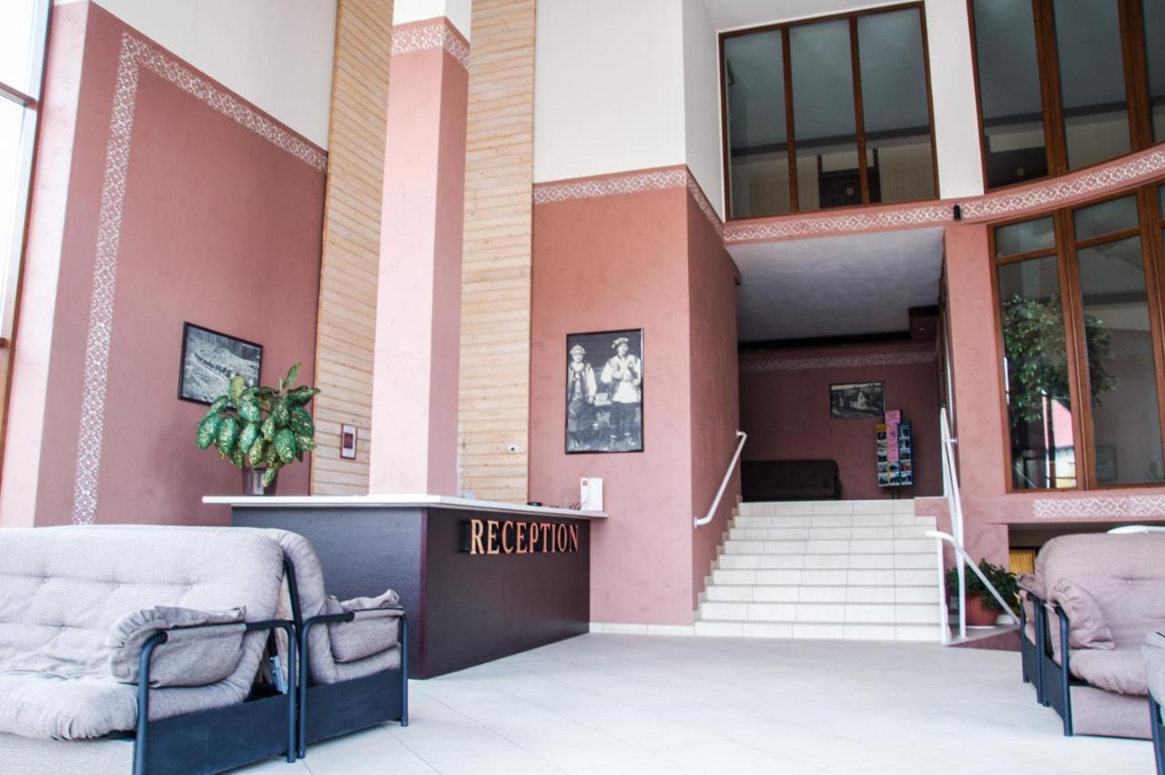 Malyvo Hotel Deliatyn Exterior photo